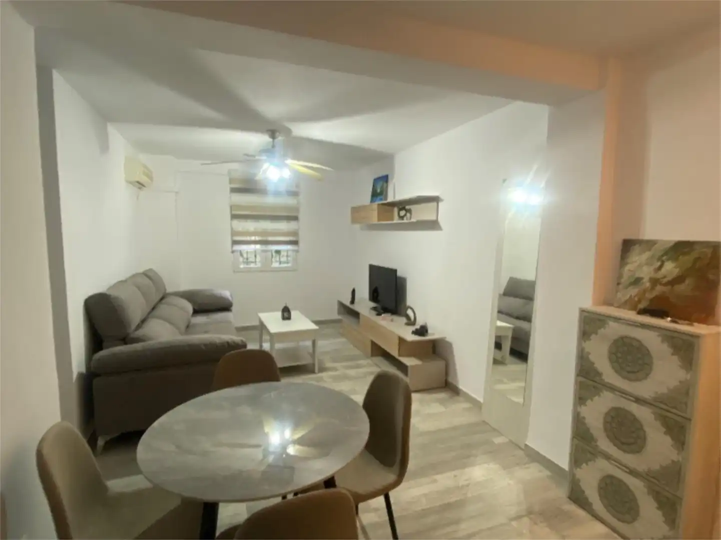 Wohnung zur Miete in Calle Primavera, 5, El Torrejón - El Cerezo Wohnzimmer von Wohnung zur Miete in Sevilla Capital mit Klimaanlage