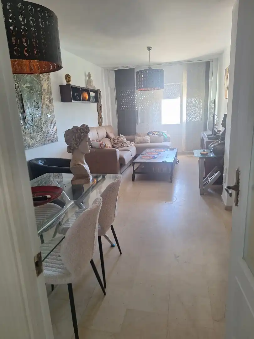 Sala de estar de Piso para compartir en Jerez de la Frontera con Aire acondicionado, Jardín privado y Piscina