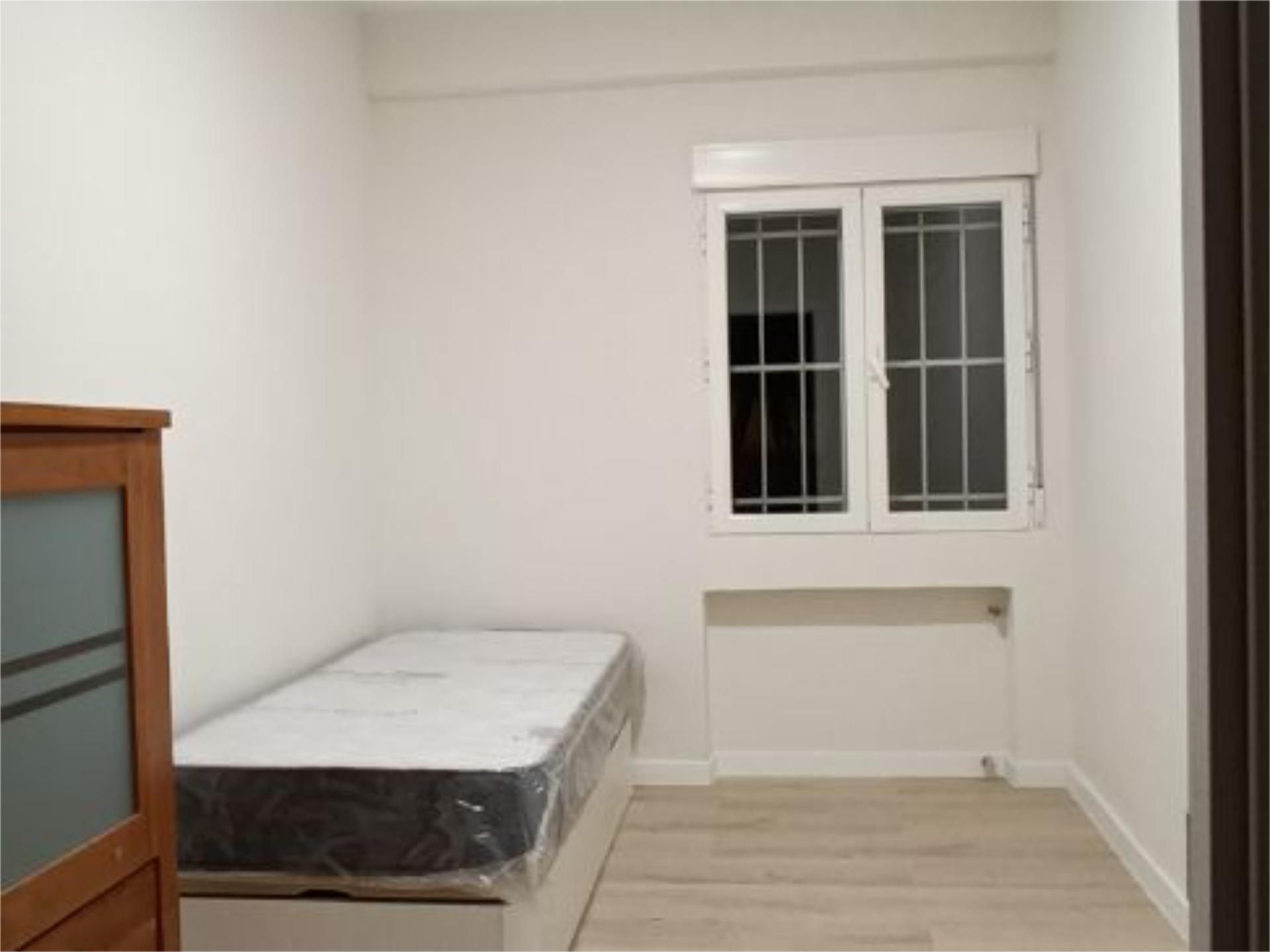 Bedroom of Flat to share in  Madrid Capital  with Air Conditioner, Heating and Parquet flooring
