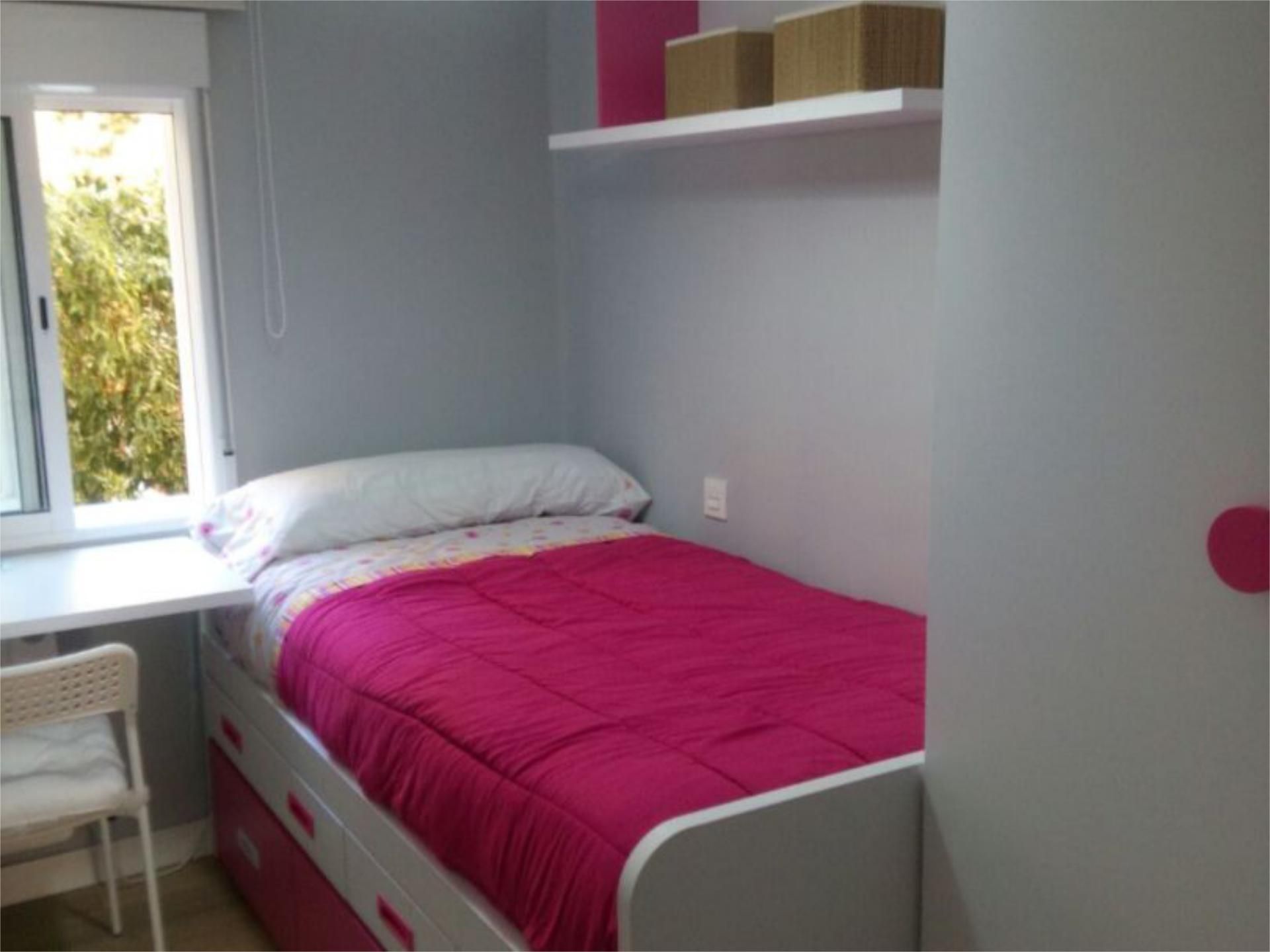 Flat to share in Calle de Balaguer, 14, Pinar del Rey Bedroom of Flat to share in Madrid Capital with Air Conditioner and Heating