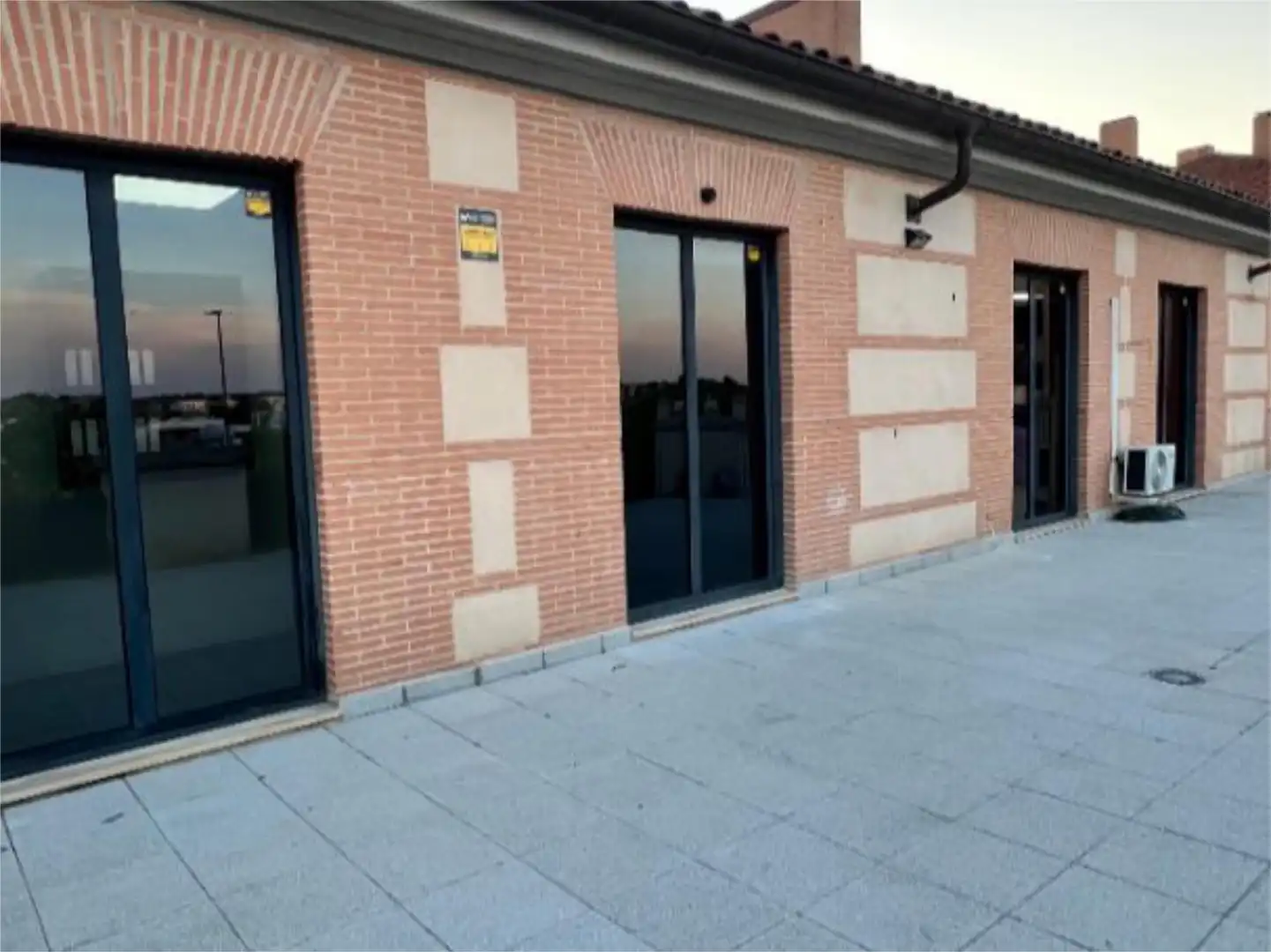 Außenansicht von Geschaftsraum zum Verkauf in Aranjuez mit Klimaanlage und Heizung
