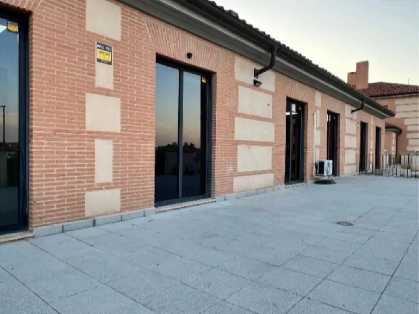 Außenansicht von Geschaftsraum zum Verkauf in Aranjuez mit Klimaanlage und Heizung