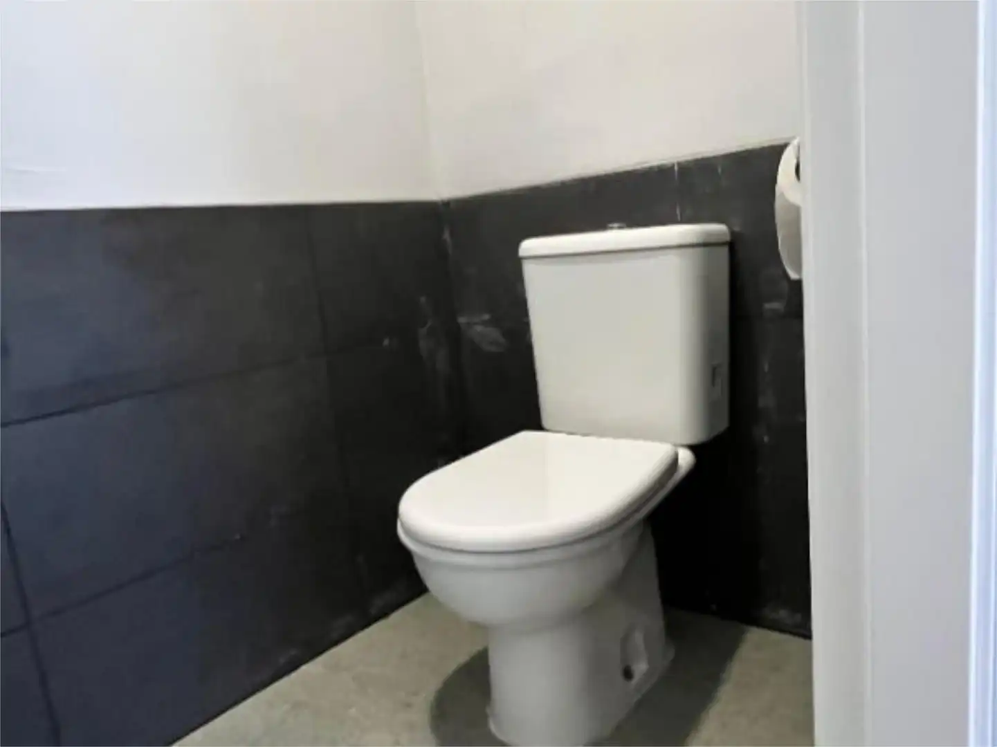 Badezimmer von Geschaftsraum zum Verkauf in Aranjuez mit Klimaanlage und Heizung