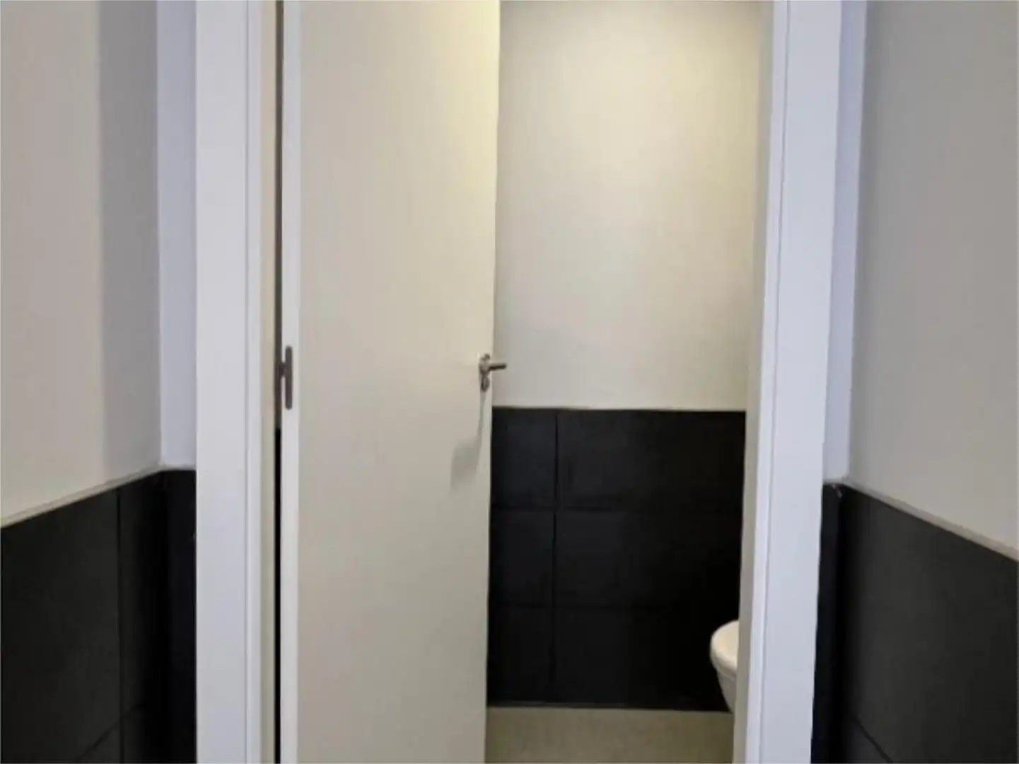 Badezimmer von Geschaftsraum zum Verkauf in Aranjuez mit Klimaanlage und Heizung