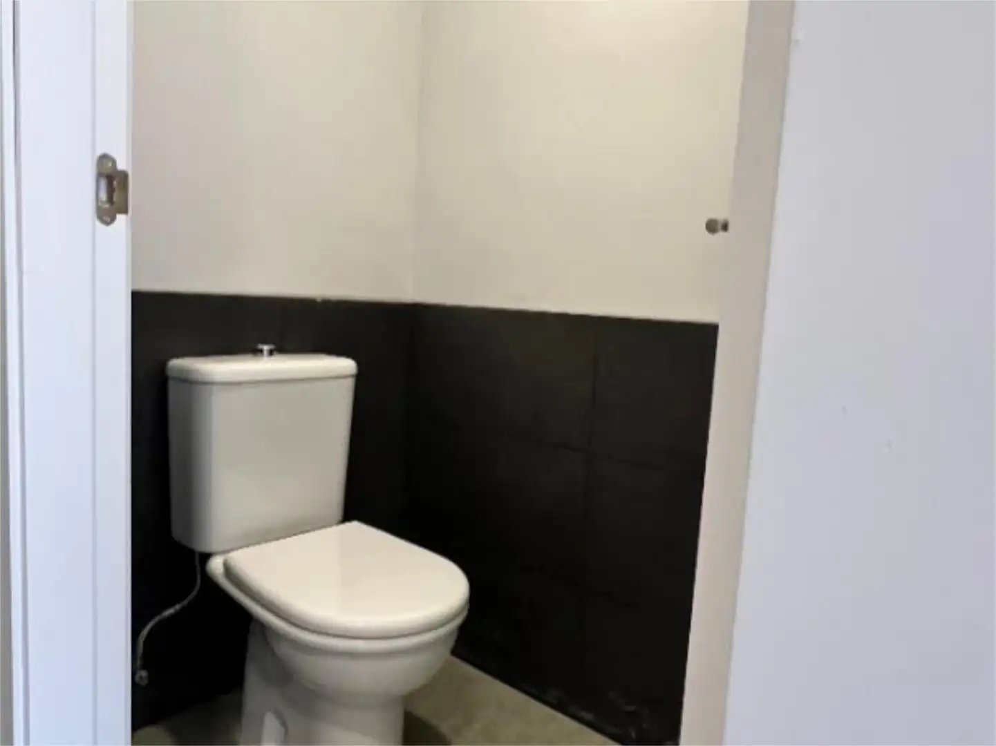 Badezimmer von Geschaftsraum zum Verkauf in Aranjuez mit Klimaanlage und Heizung