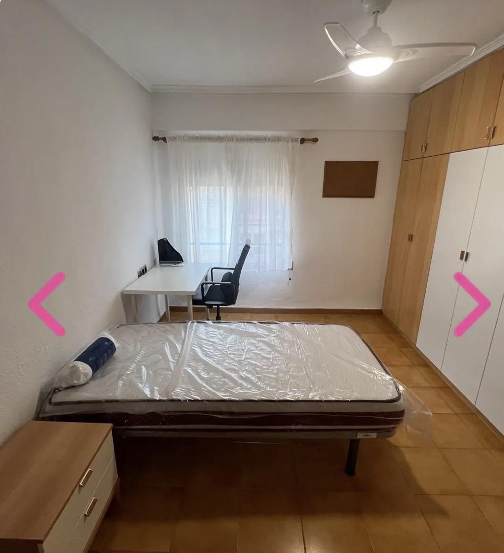Bedroom of Flat to share in  Valencia Capital  with Air Conditioner, Heating and Furnished