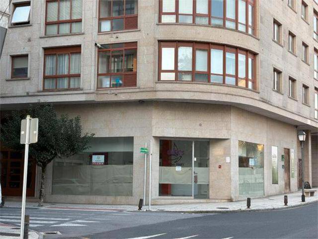 Local comercial en Alquiler en A Estrada