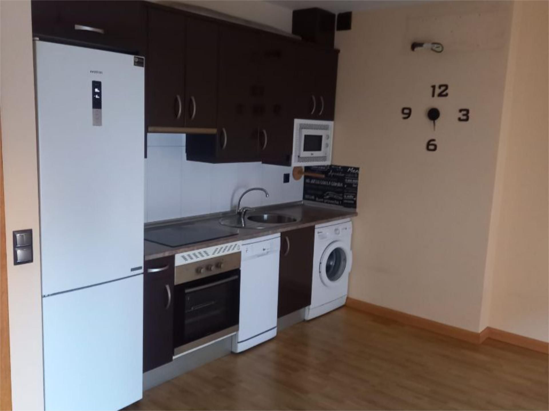 Cuina de Pis en venda en San Martín de Valdeiglesias amb Calefacció, Parquet i Traster