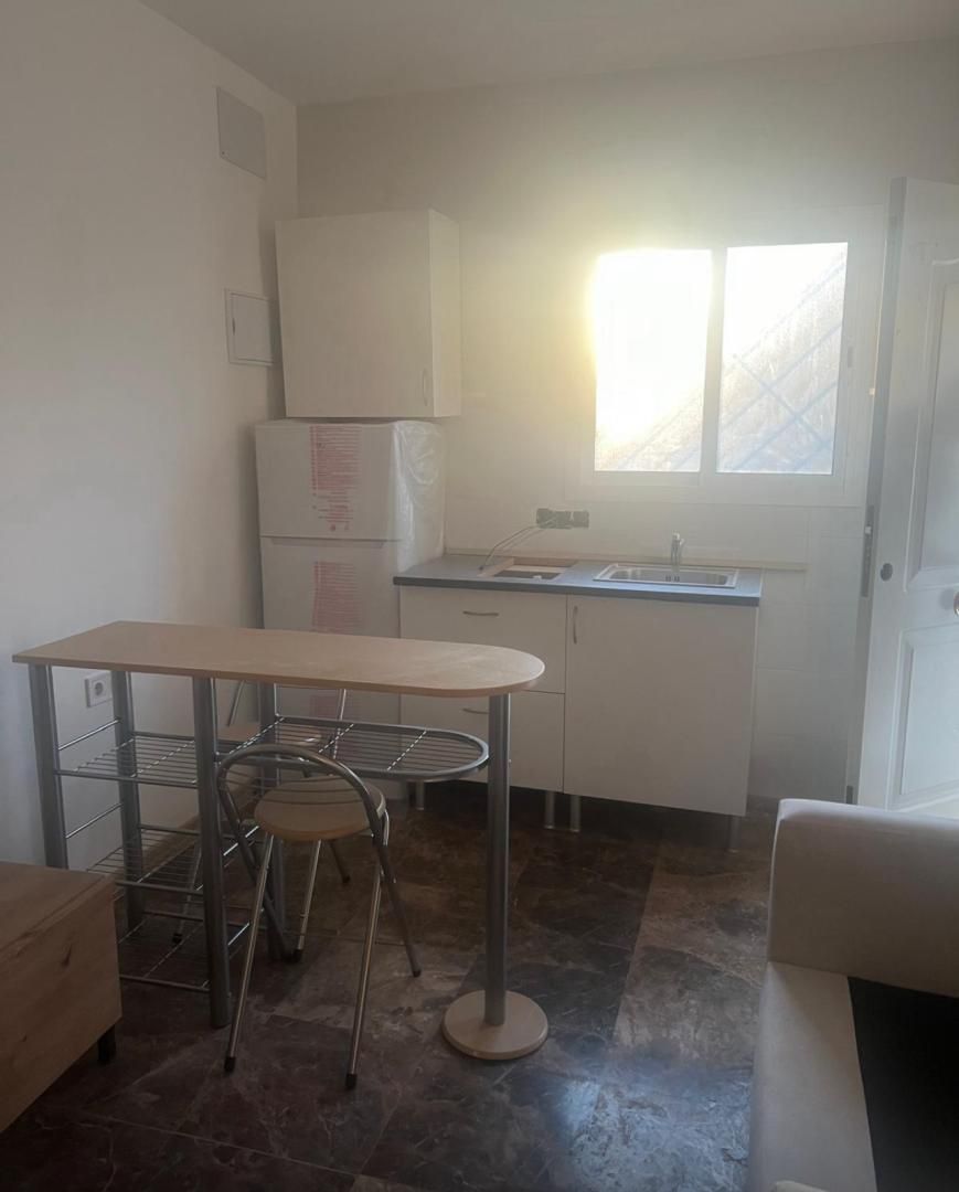 Apartament de lloguer a Calle Estornino, 1, Centro - Doña Mercedes Cuina de Apartament de lloguer en Dos Hermanas amb Aire condicionat i Moblat
