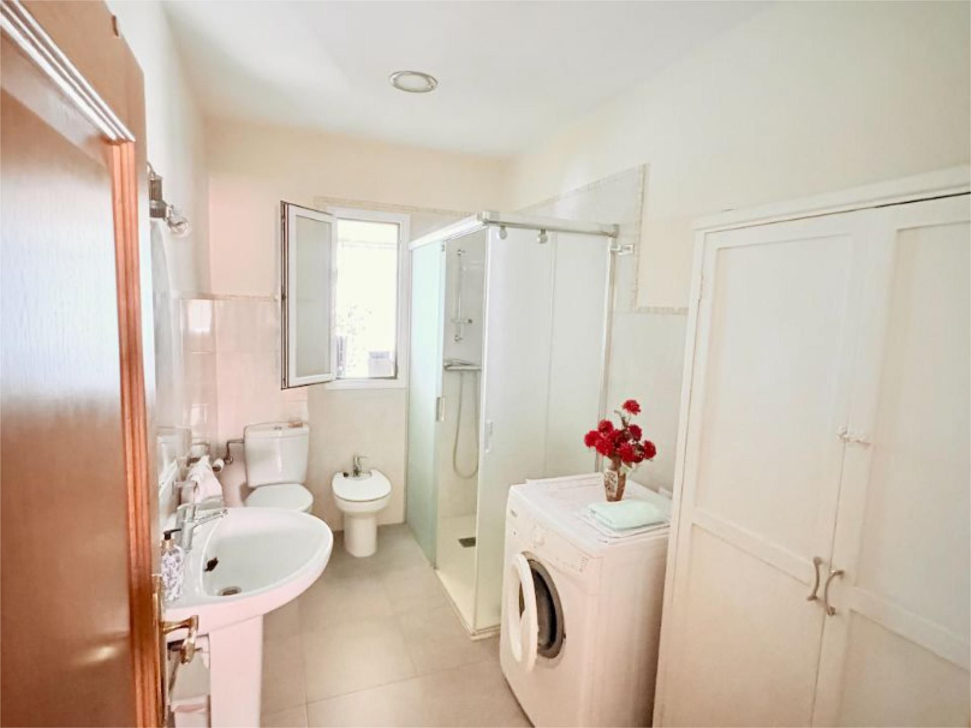 Bathroom of Flat for sale in Tudela  with Air Conditioner and Terrace