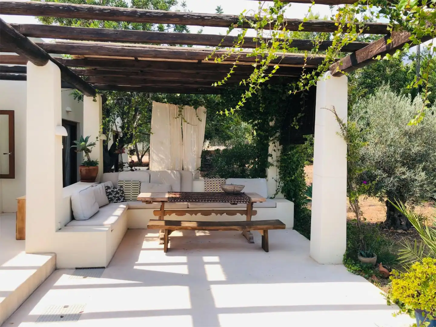 Finca rústica en venta en Sant Carles Terraza de Finca rústica en venta en Santa Eulària des Riu con Calefacción, Jardín privado y Parquet