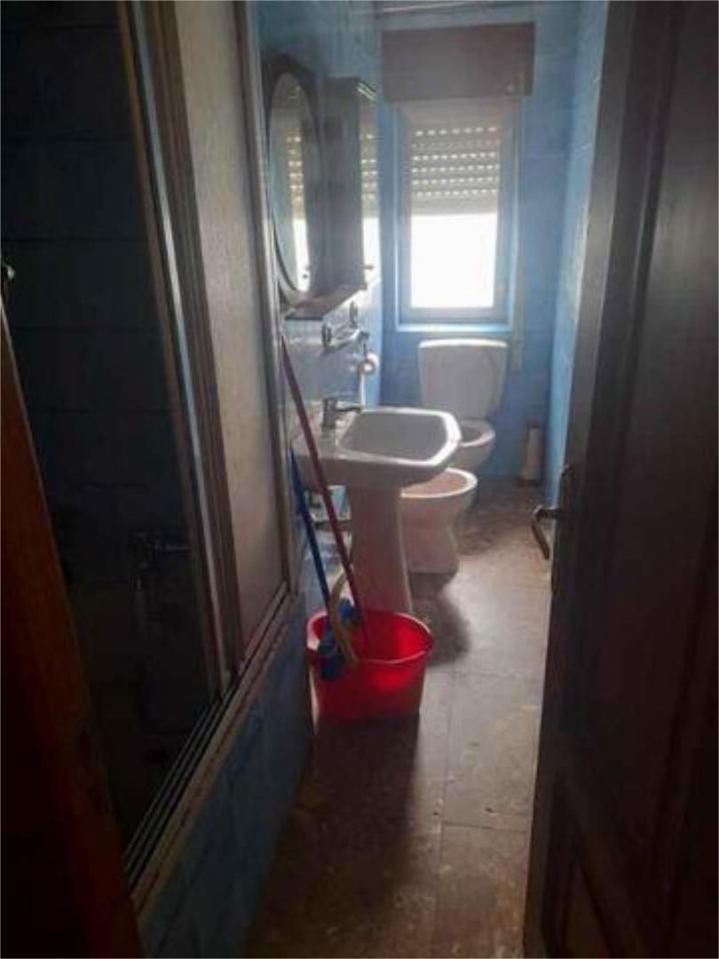 Bathroom of Flat to rent in La Bañeza 