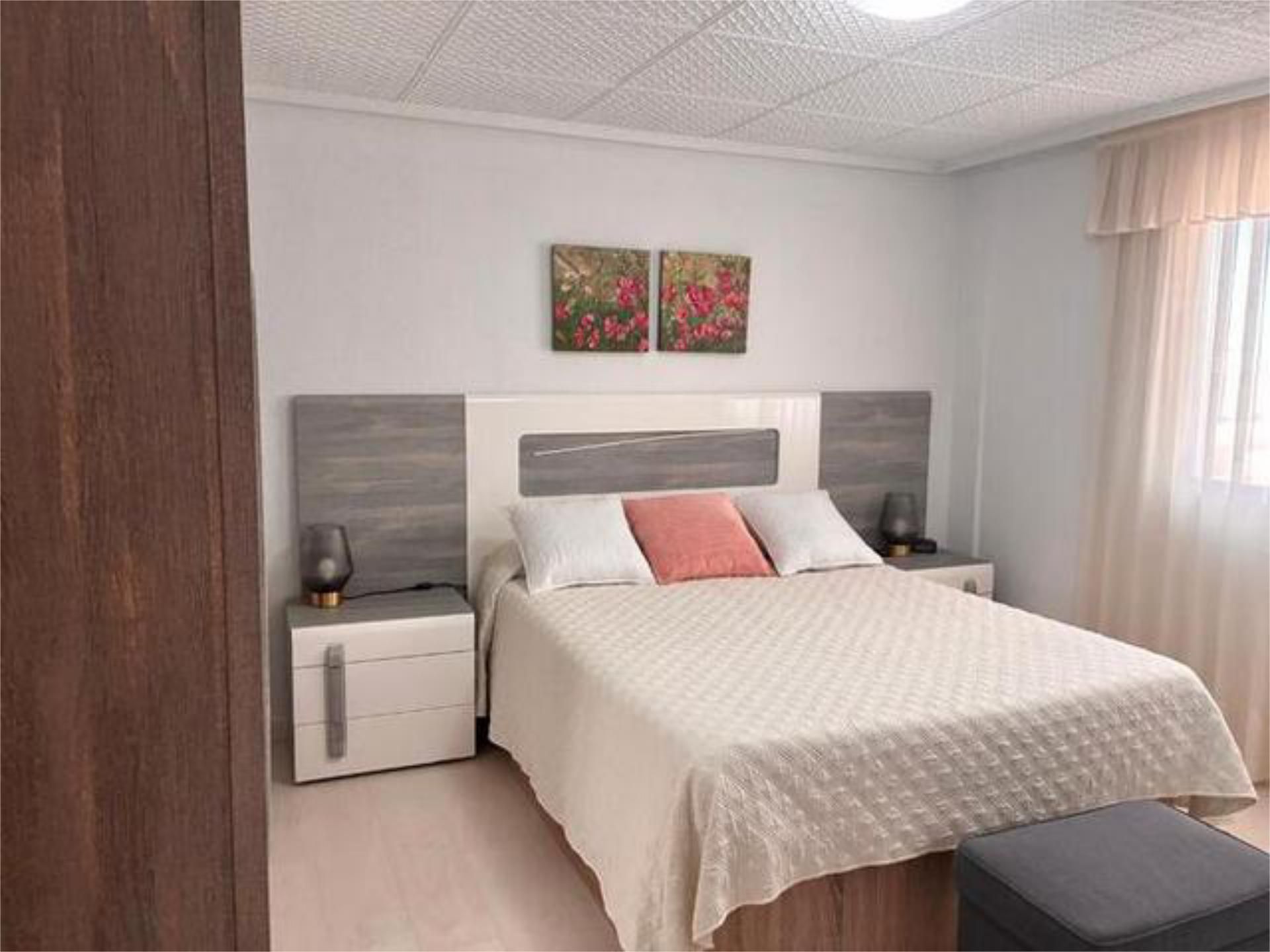 Pis de lloguer a Plaza Crevillente - Antiguos Juzgados - El Asilo Dormitori de Pis de lloguer en Elche / Elx amb Calefacció i Moblat