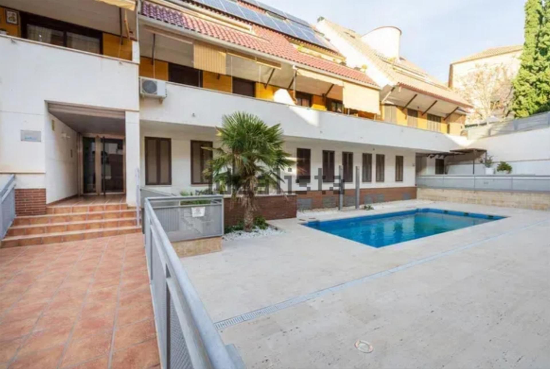 Pis en venda a Avenida de la Libertad, 18, Barrio de la Vega Vista exterior de Pis en venda en Monachil amb Aire condicionat, Terrassa i Piscina