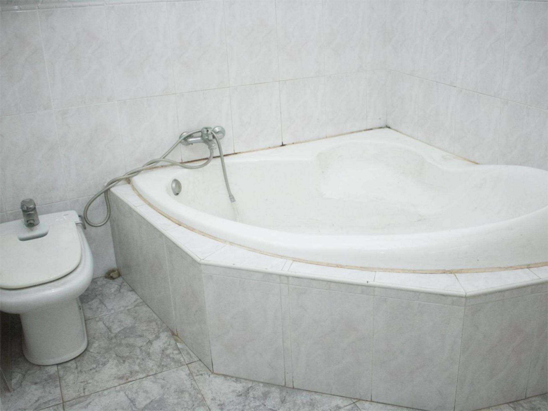 Flat for sale in Carrer Mariano Luiña, 9, Pont Nou - Corazón de Jesús Bathroom of Flat for sale in Elche / Elx  with Balcony