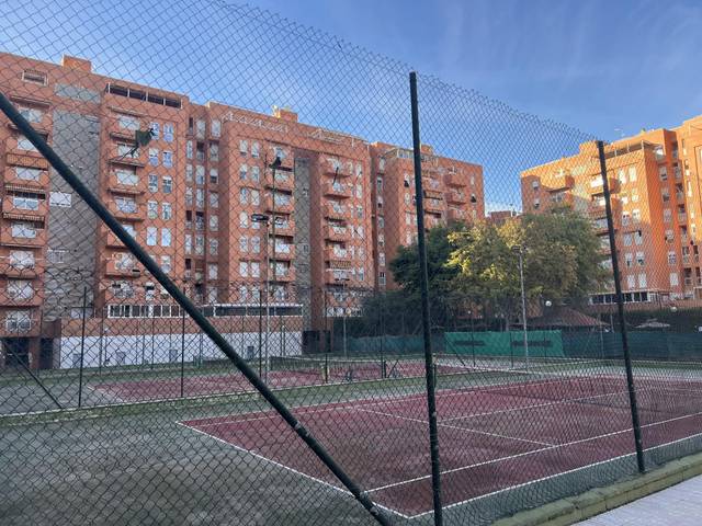 Piso en Venta en Calle Cueva de Menga, 3 en Urbadiez - Entrepuentes