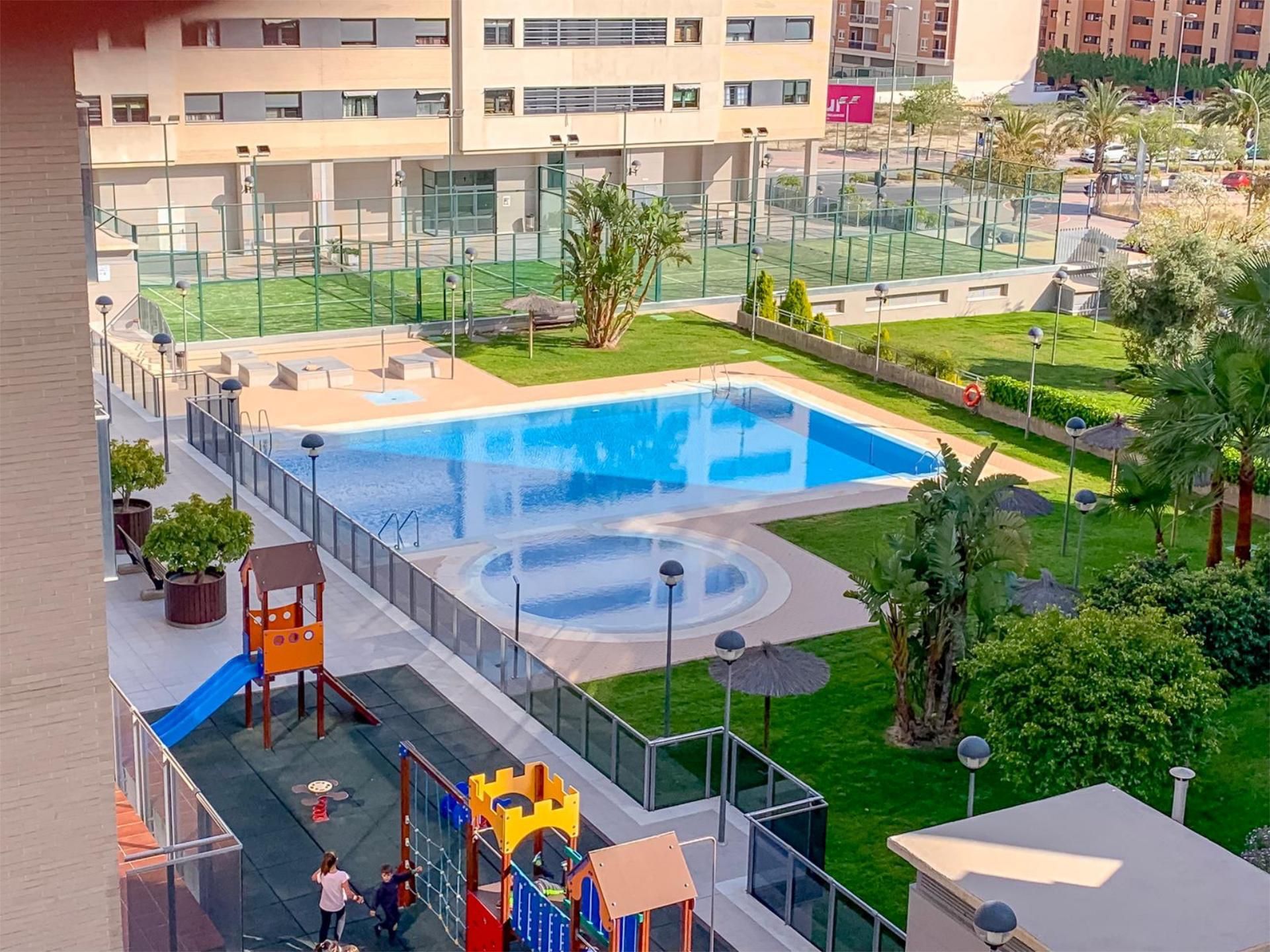 Piscina de Pis de lloguer en Alicante / Alacant amb Aire condicionat, Piscina i Balcó