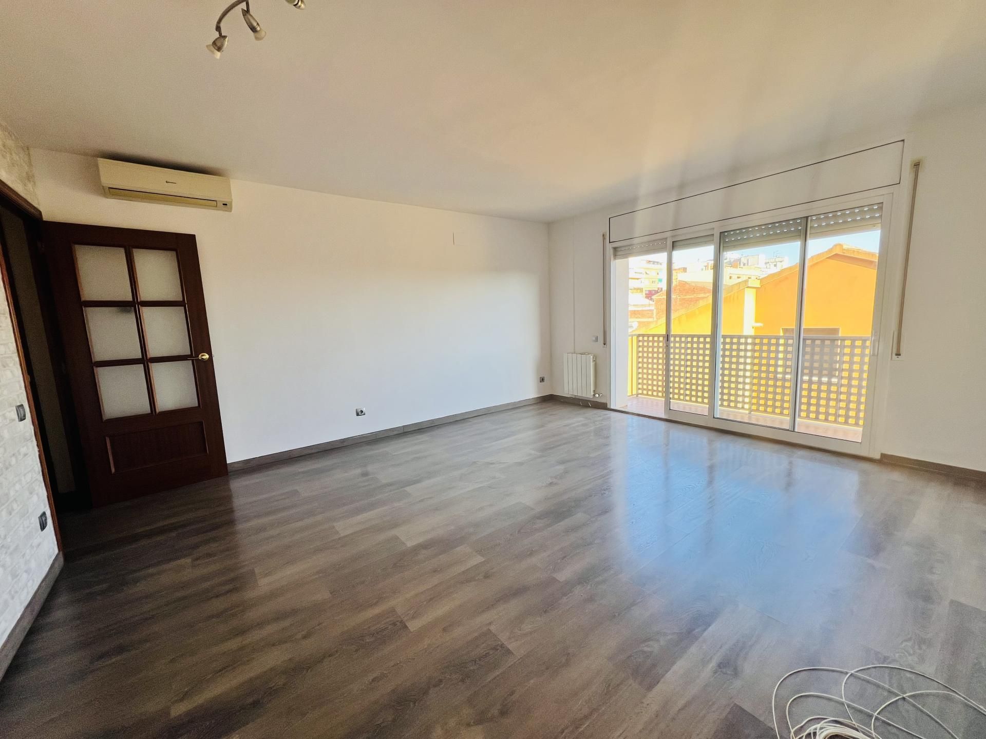 Sala d'estar de Pis en venda en El Vendrell amb Aire condicionat i Balcó