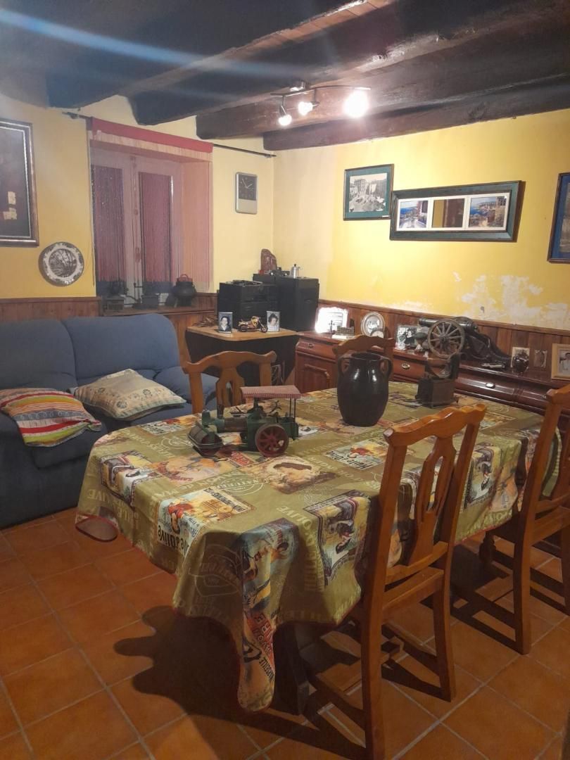 Menjador de Casa o xalet en venda en Soria Capital  amb Jardí privat, Parquet i Terrassa