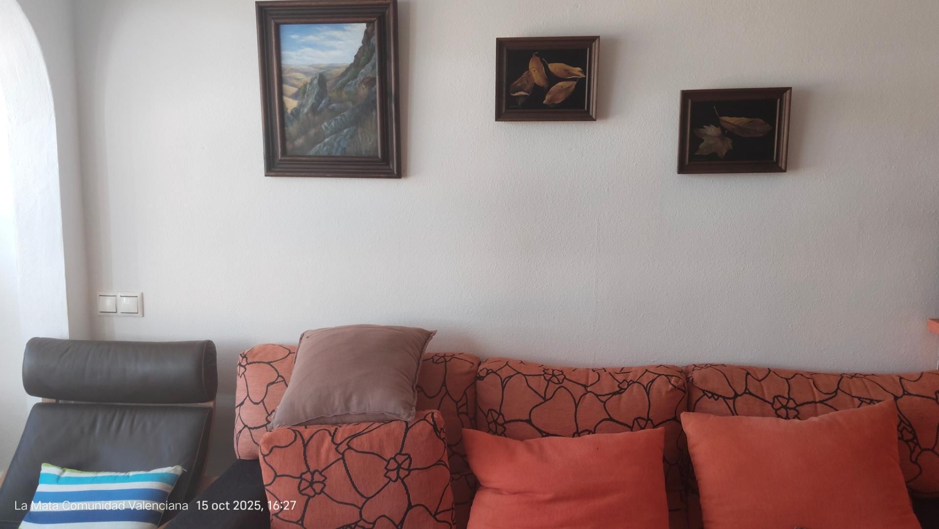 Sala d'estar de Pis de lloguer en Torrevieja amb Jardí privat, Terrassa i Moblat