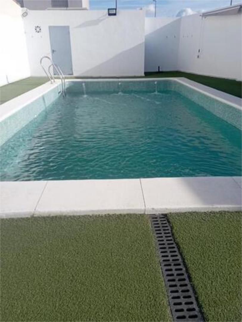 House or chalet for sale in Mairena del Alcor Swimming pool of House or chalet for sale in Mairena del Alcor  with Terrace and Swimming Pool
