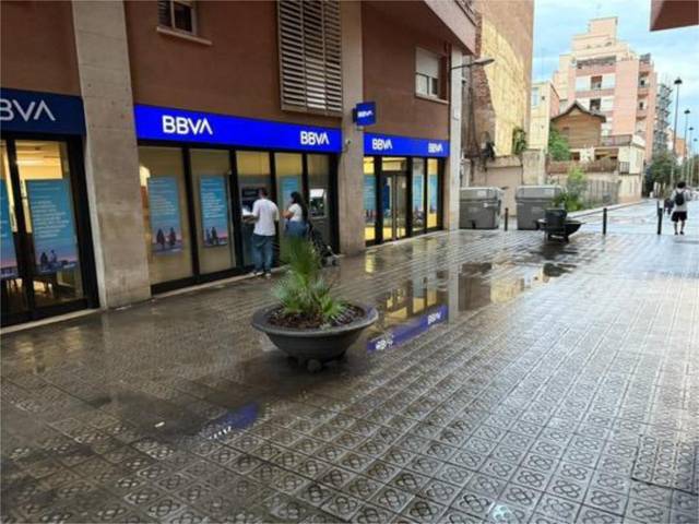 Local comercial en Alquiler en El Camp de l'Arpa del Clot