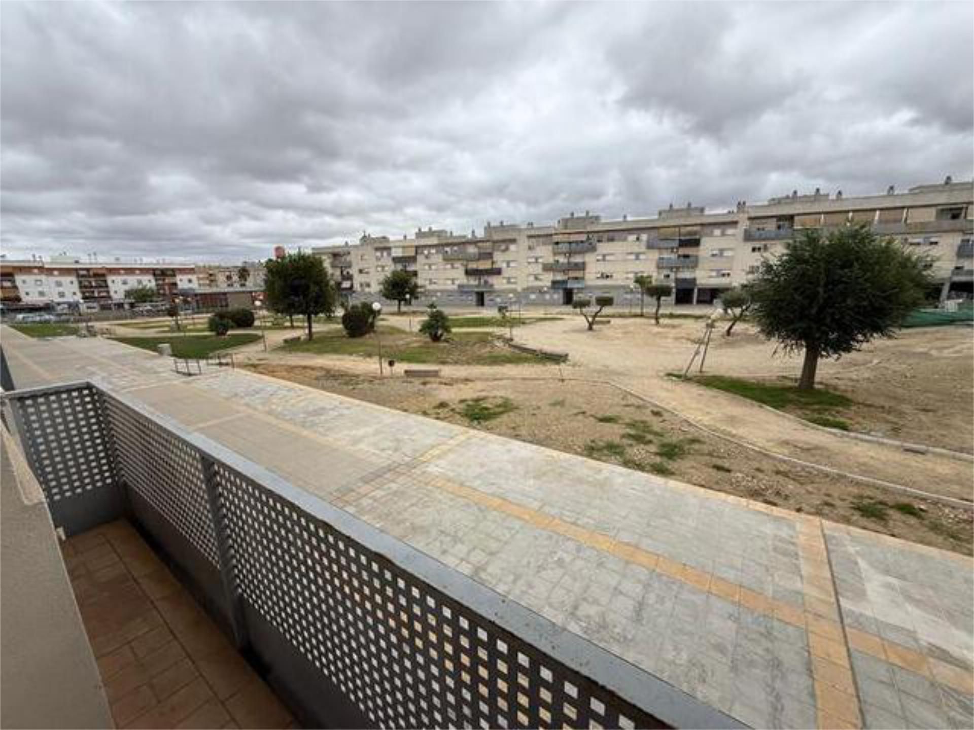 Piso de alquiler en Puertas del sur - Guadabajaque Vista exterior de Piso de alquiler en Jerez de la Frontera con Jardín privado, Terraza y Amueblado