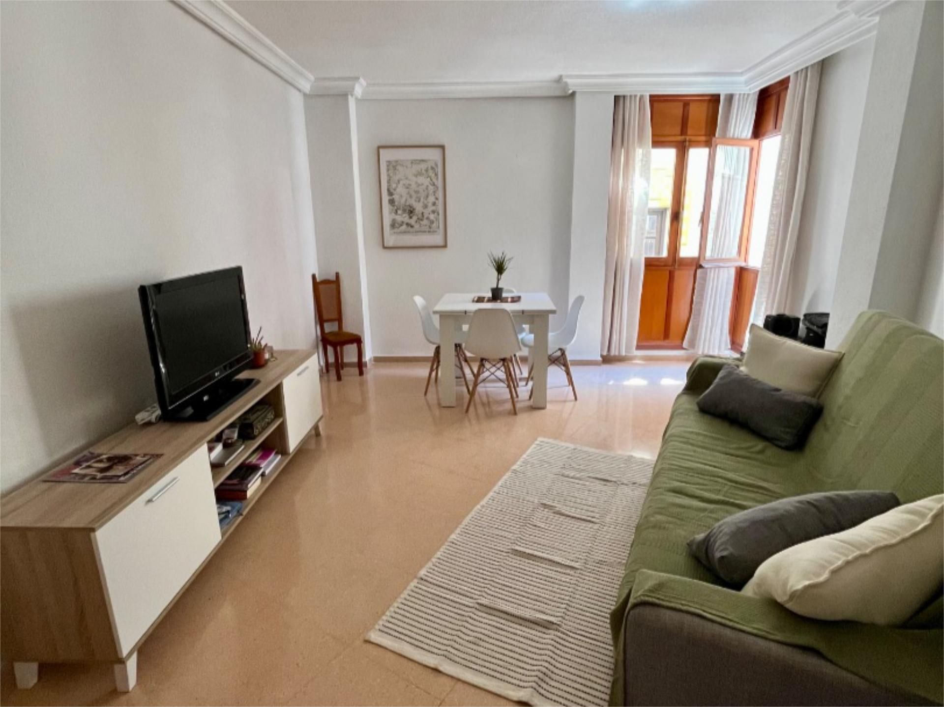 Sala d'estar de Pis de lloguer en  Murcia Capital amb Moblat, Balcó i Videoporter