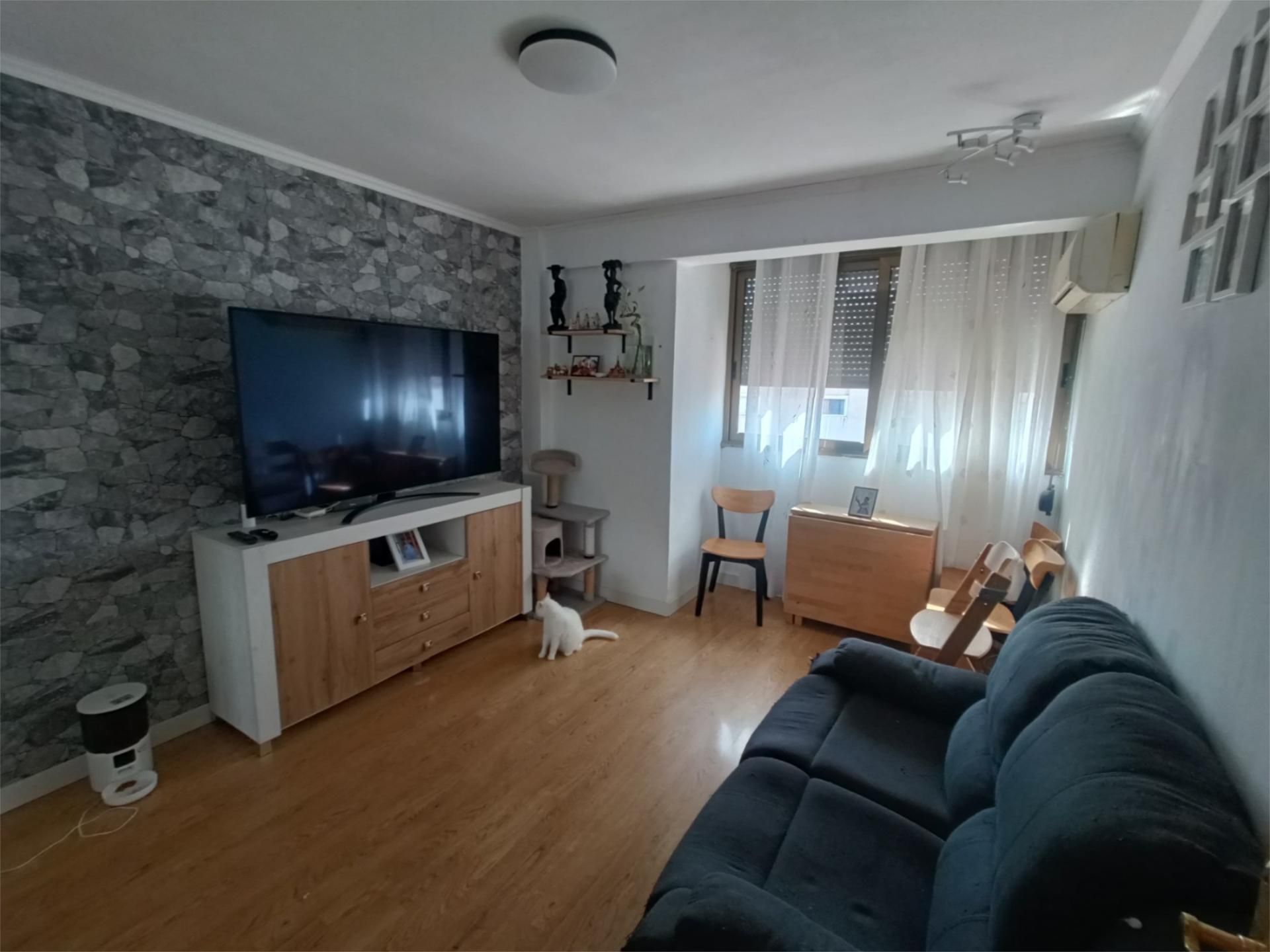 Living room of Flat for sale in  Zaragoza Capital  with Air Conditioner