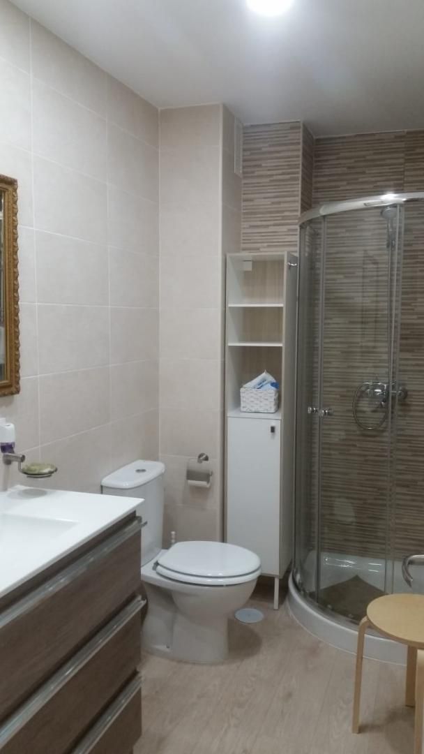 Bathroom of Flat to rent in  Sevilla Capital  with Air Conditioner, Furnished and Oven