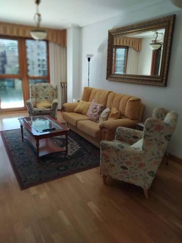 Apartamento en Alquiler en Calle Santiago Gómez Santa Cruz, 1 en Polideportivos Asperon - Mariano Vicen