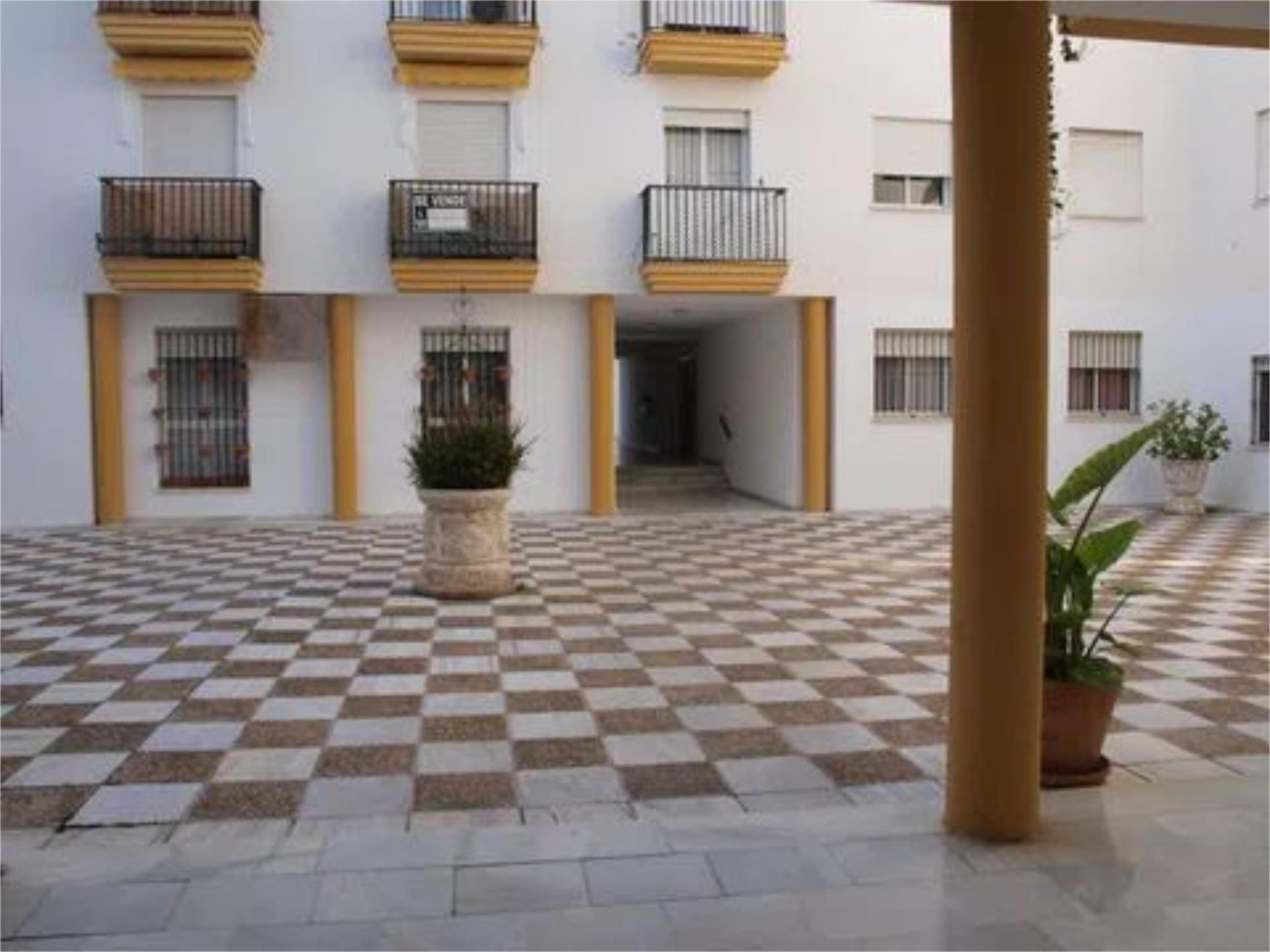 Vista exterior de Pis en venda en El Puerto de Santa María amb Aire condicionat