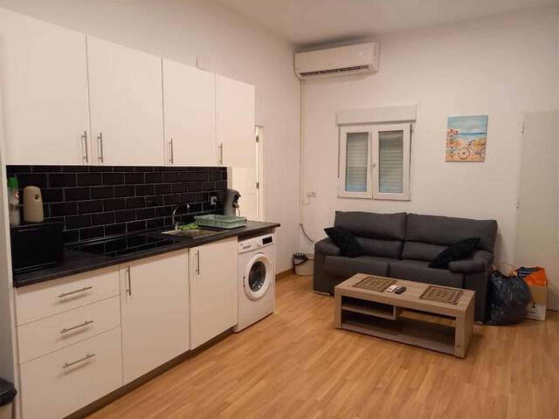 Study to rent in Santa María del Águila Living room of Study to rent in El Ejido  with Furnished