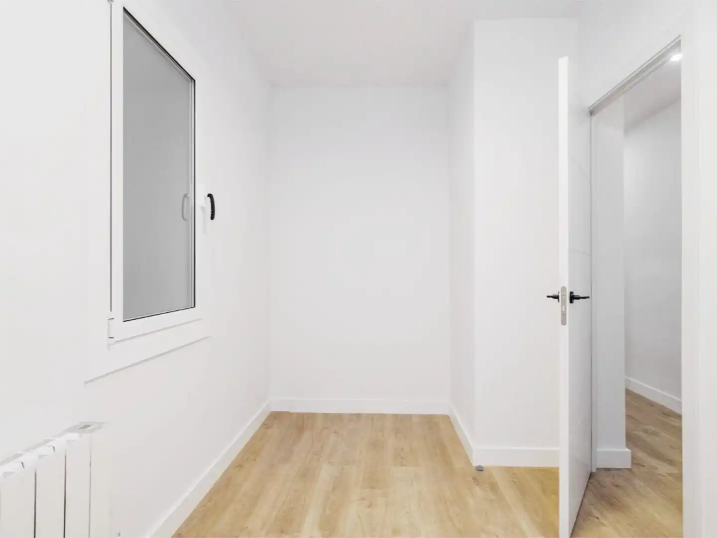 Flat for sale in Sant Josep Bedroom of Flat for sale in L'Hospitalet de Llobregat with Air Conditioner and Balcony