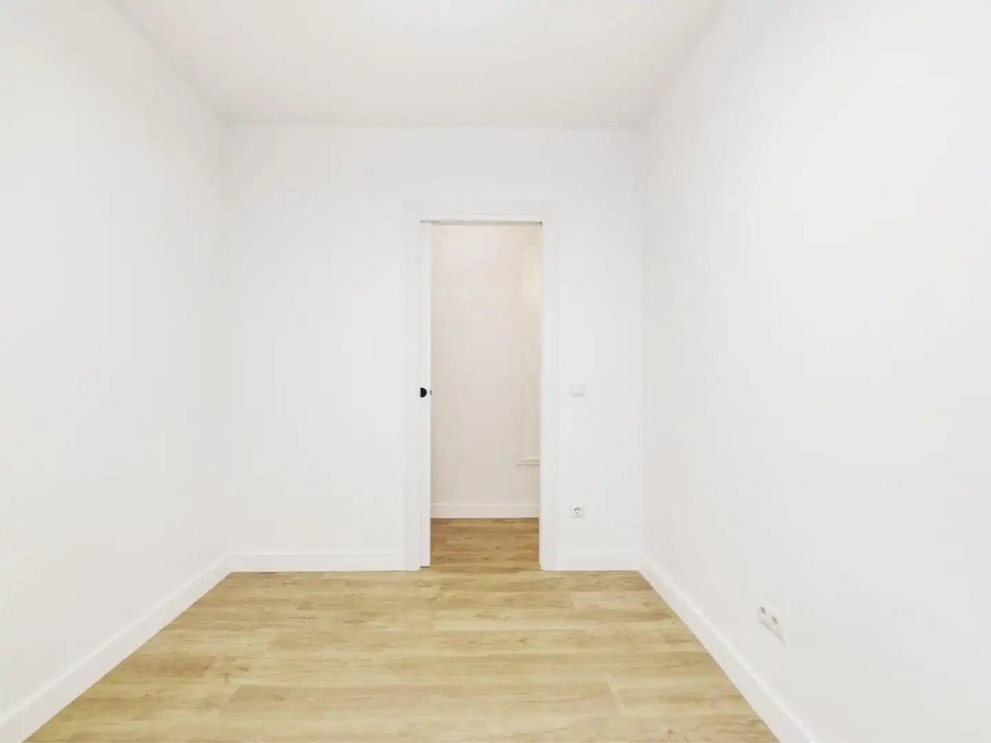 Flat for sale in Sant Josep Bedroom of Flat for sale in L'Hospitalet de Llobregat with Air Conditioner and Balcony