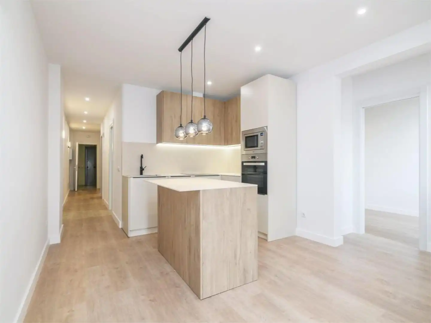 Flat for sale in Sant Josep Kitchen of Flat for sale in L'Hospitalet de Llobregat with Air Conditioner and Balcony