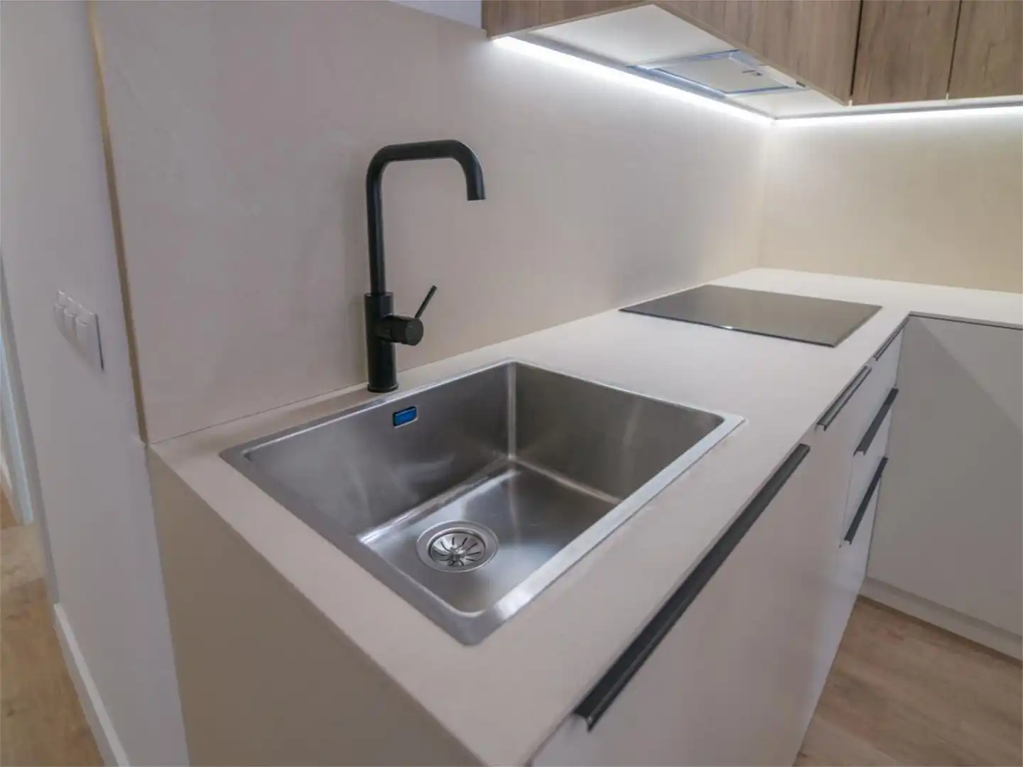 Flat for sale in Sant Josep Kitchen of Flat for sale in L'Hospitalet de Llobregat with Air Conditioner and Balcony