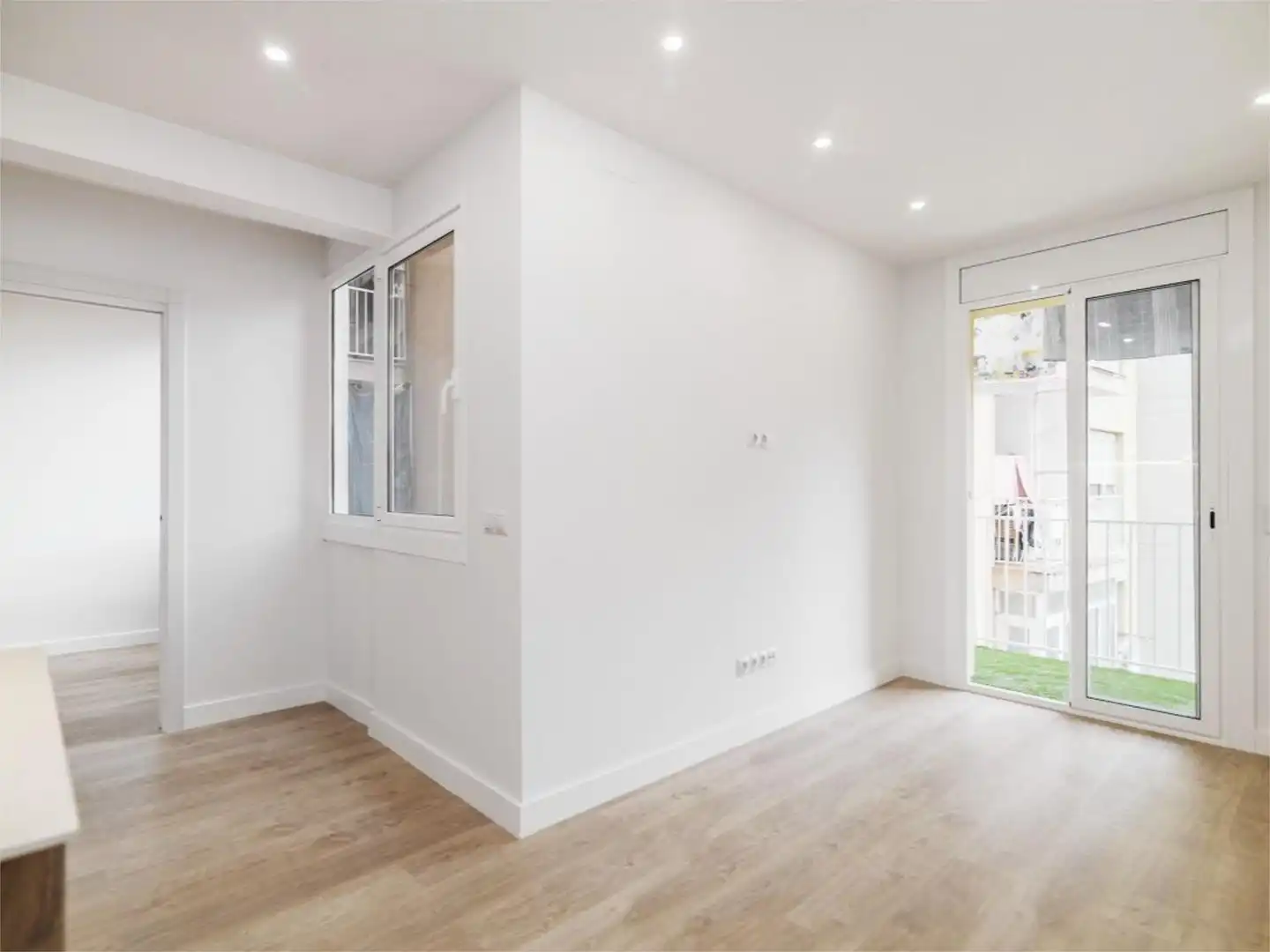 Flat for sale in Sant Josep Bedroom of Flat for sale in L'Hospitalet de Llobregat with Air Conditioner and Balcony