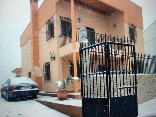 Casa-chalet en Venta en Calle Encinar, 65 en El Castillo de las Guardas