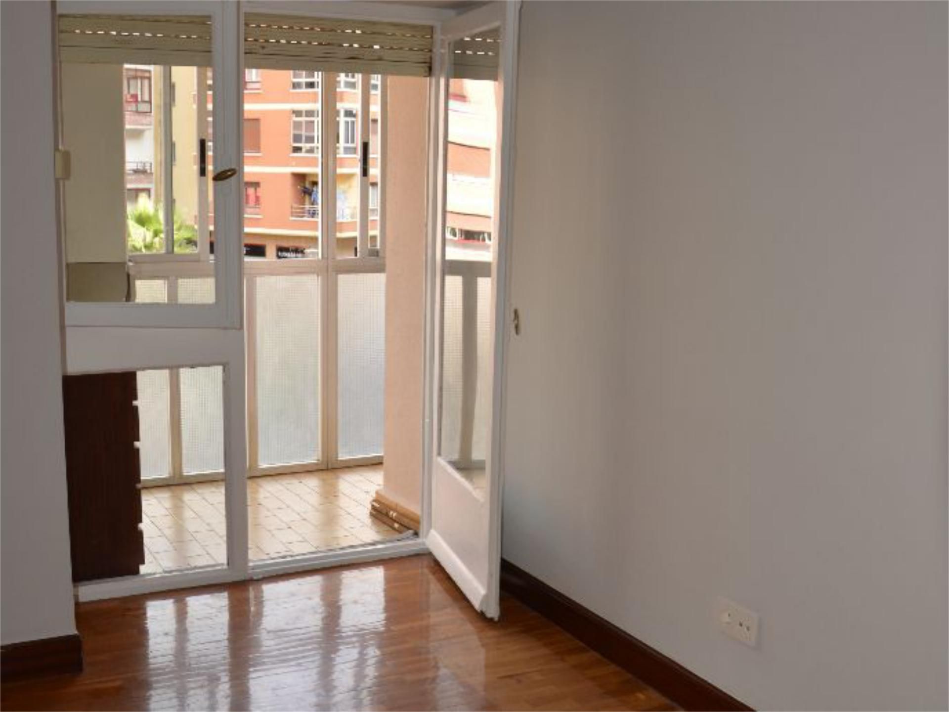 Piso en venta en Irun  con Balcón