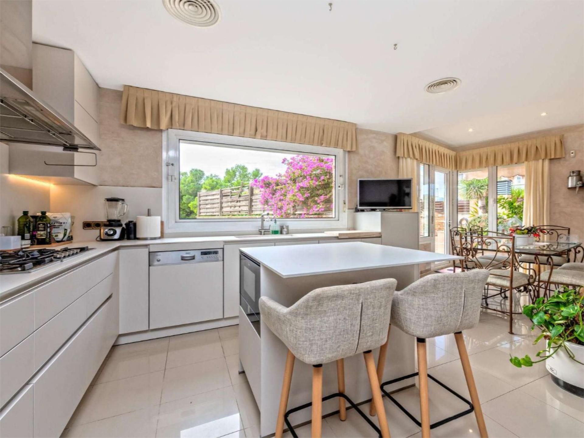 Flat for sale in Carrer d'Antoni Riera i Xamenà, 2, Son Dameto Kitchen of Flat for sale in  Palma de Mallorca  with Air Conditioner, Heating and Private garden
