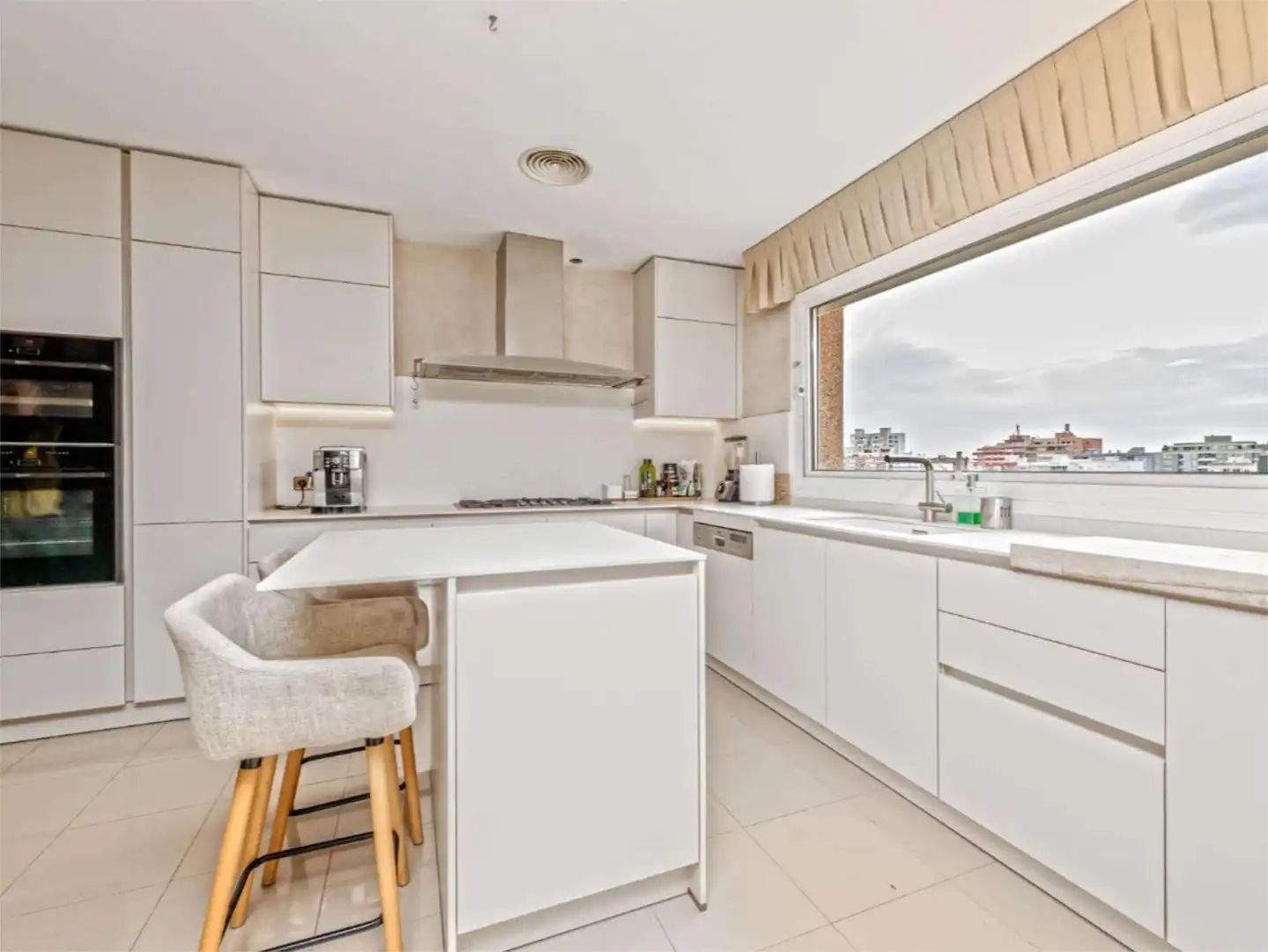 Cocina de Piso en venta en  Palma de Mallorca con Aire acondicionado, Terraza y Piscina