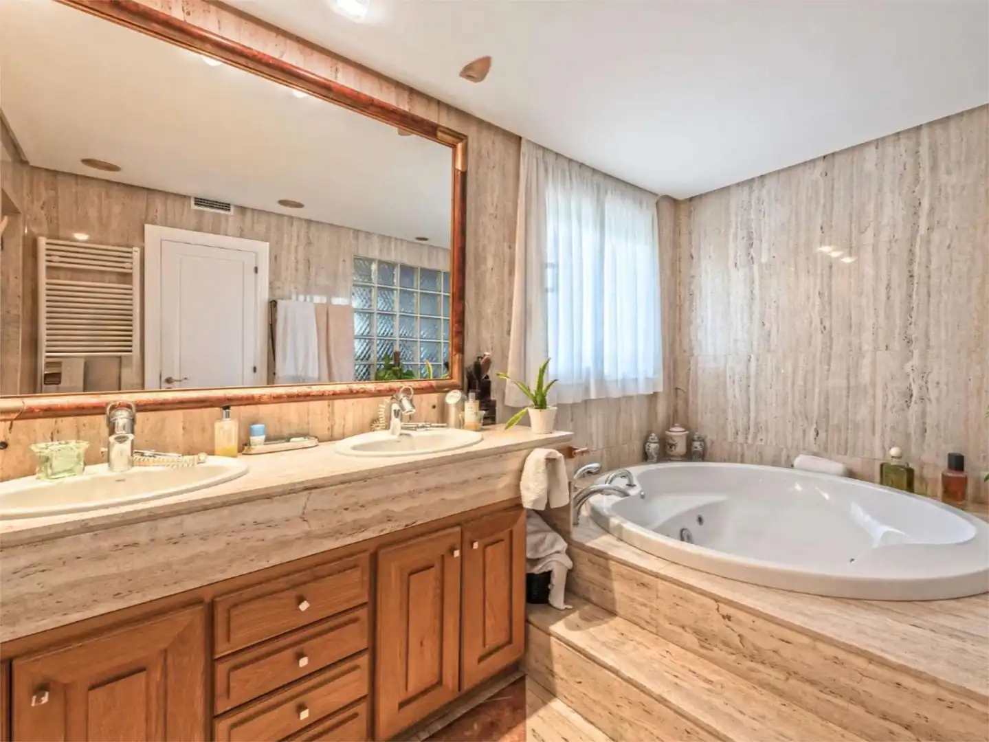 Baño de Piso en venta en  Palma de Mallorca con Aire acondicionado, Terraza y Piscina