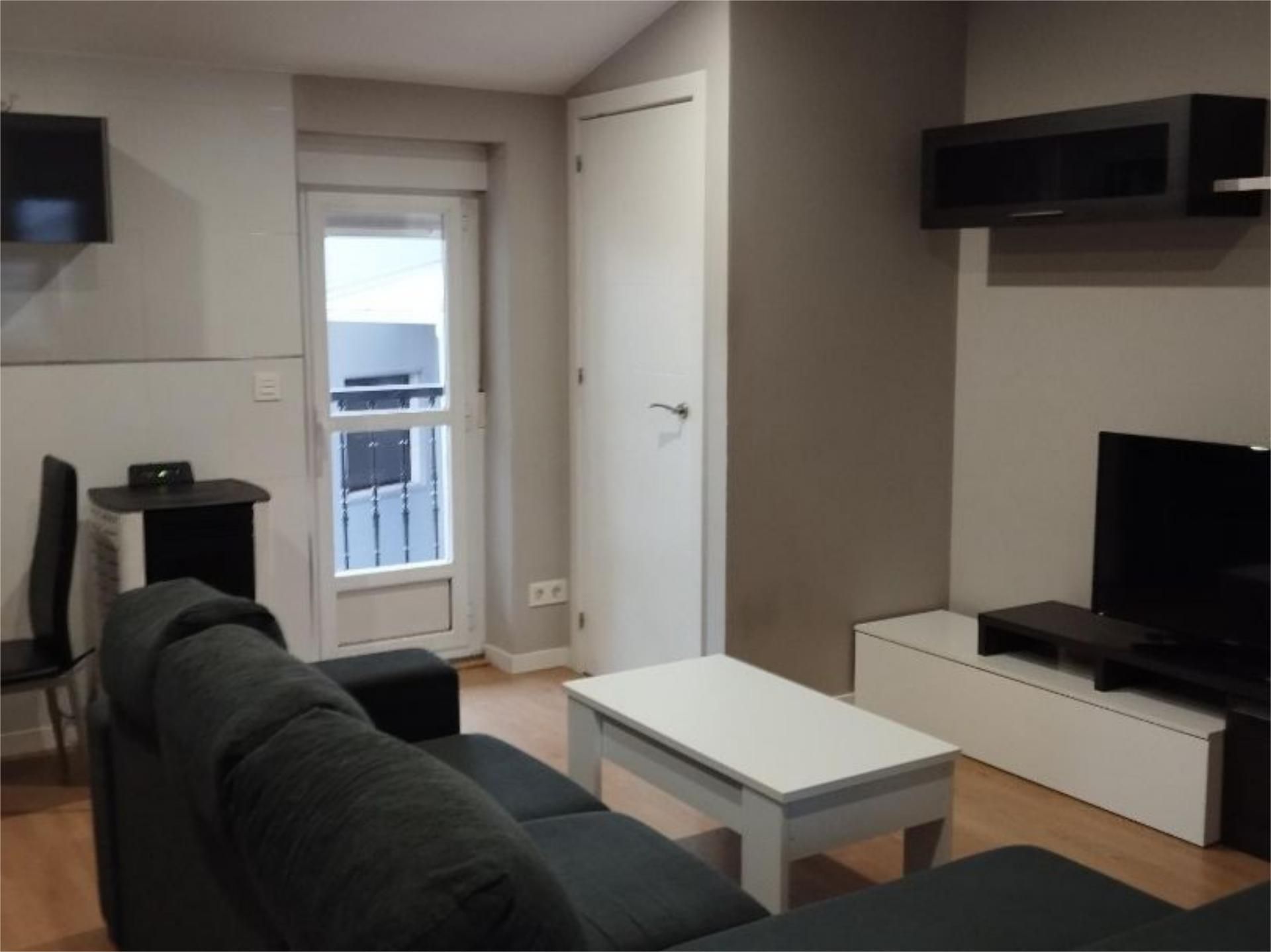 Living room of Flat to rent in Fabero  with Heating, Parquet flooring and Furnished