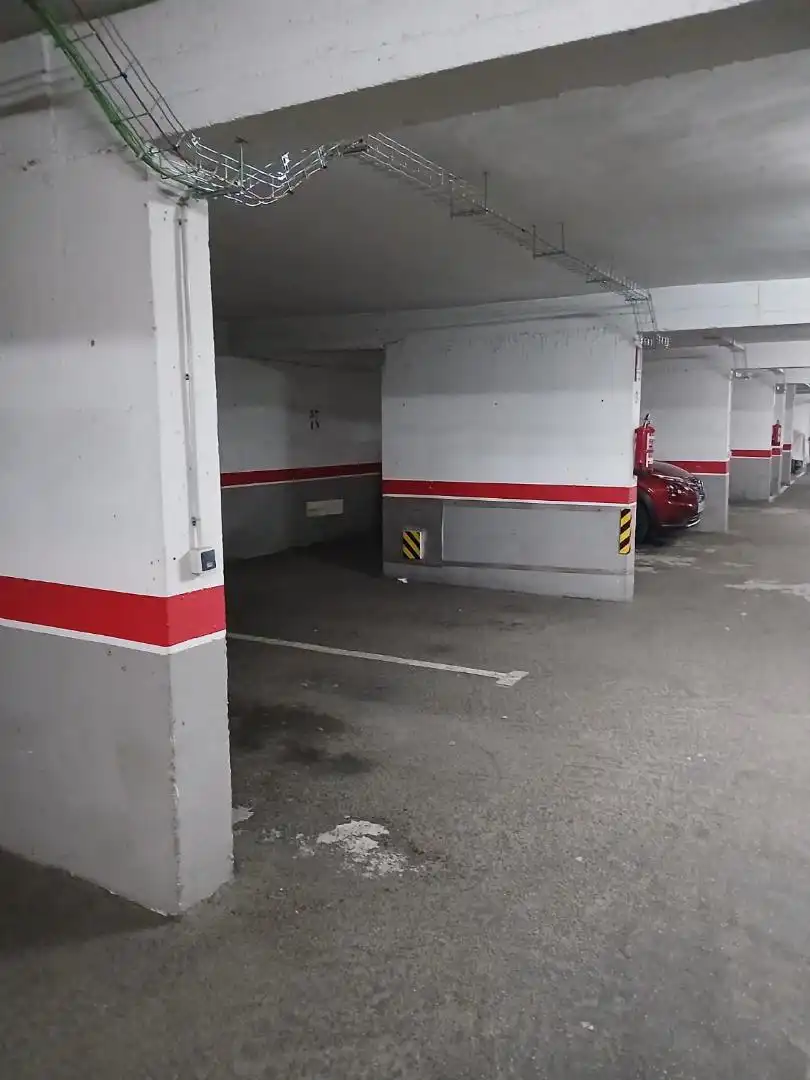 Parkplatz von Garage zum Verkauf in Cistérniga