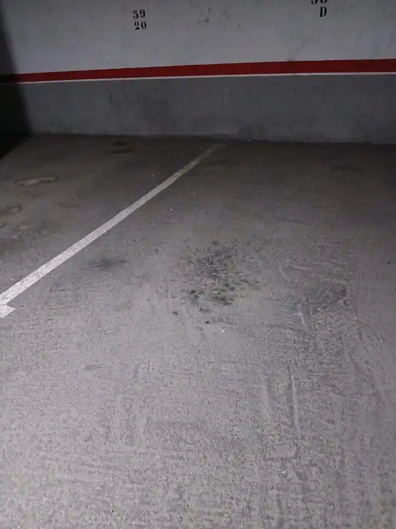 Parkplatz von Garage zum Verkauf in Cistérniga