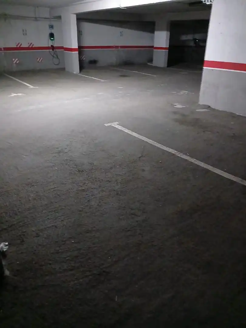 Parkplatz von Garage zum Verkauf in Cistérniga
