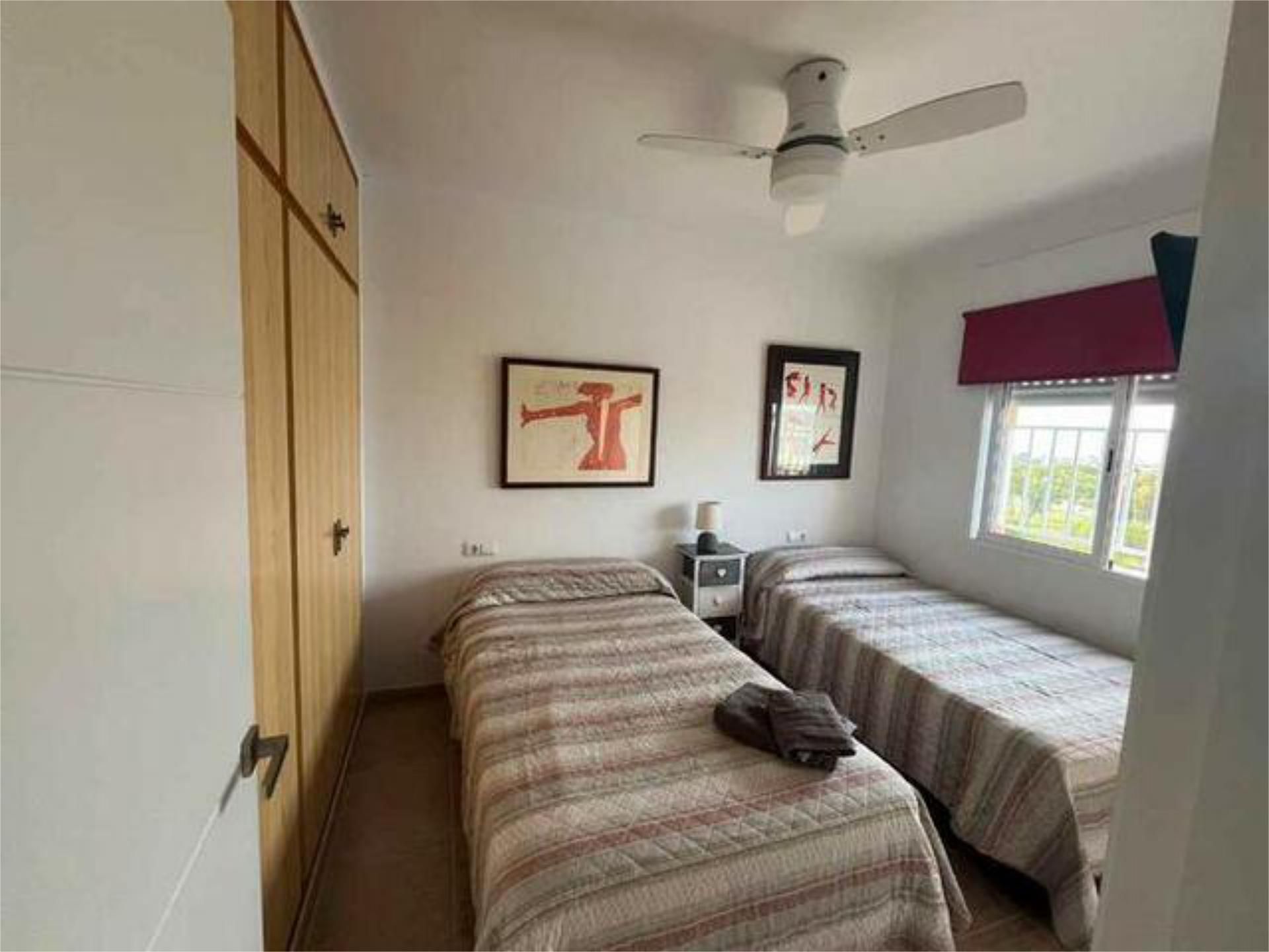 Apartament de lloguer a Campoamor Dormitori de Apartament de lloguer en Orihuela amb Jardí privat, Terrassa i Piscina
