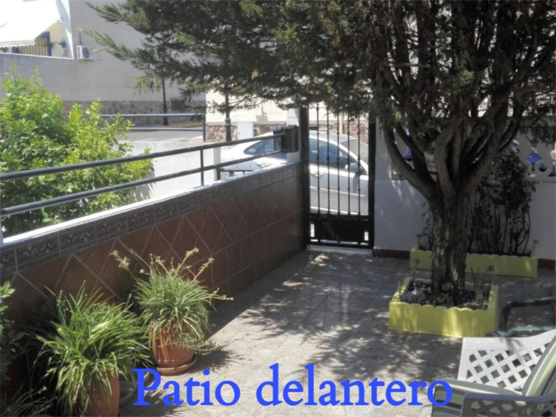 Casa adosada en venda a Calle Virgen del Rosario, 24, Olías del Rey Vista exterior de Casa adosada en venda en Olías del Rey amb Aire condicionat i Balcó