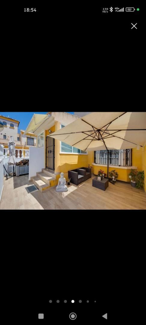 Casa adosada en venda a Avinguda L'herba Bona, 11, El Raso Terrassa de Casa adosada en venda en Guardamar del Segura amb Aire condicionat, Terrassa i Balcó